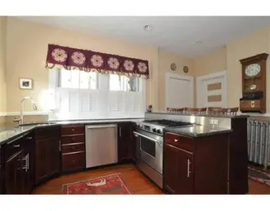 Fully function kitchen with bar seating