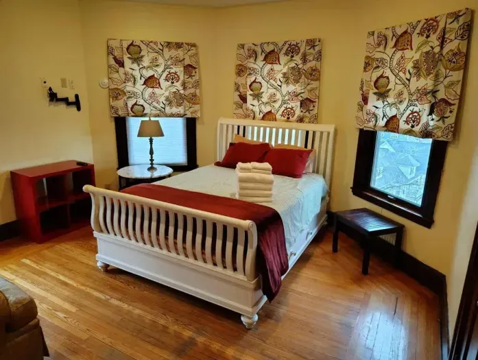 The Grand View ~ House! | 5BR 2BA w/AC & WD - image 4 of 15
