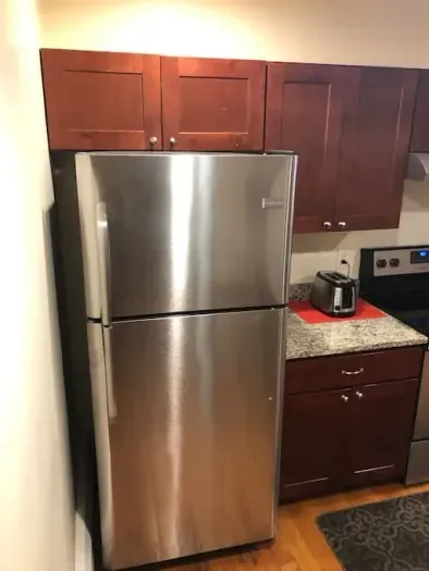 109S2.3 | The Strathmore 2 | 3BR 2B w/AC | Room #3 - image 4 of 23