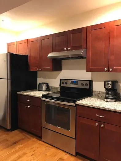 109S2.3 | The Strathmore 2 | 3BR 2B w/AC | Room #3 - image 15 of 23