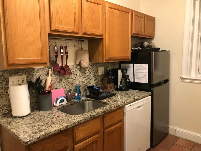 109S14 | The Strathmore 14 w/AC | 2BR 1B | Private - image 2 of 10