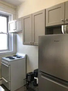 109S9 | The Strathmore 9 w/AC | 2BR 1B | Private - image 3 of 16