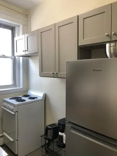 109S9 | The Strathmore 9 w/AC | 2BR 1B | Private - image 3 of 16