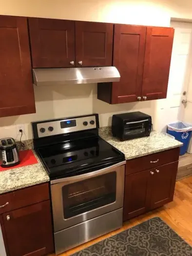 109S2.1 | The Strathmore 2 | 3BR 2B w/AC | Room #1 - image 21 of 23
