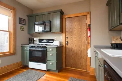 The Mayhew Redline ~ Pvt Apt | 3BR 1B w/AC & W/D - image 8 of 23