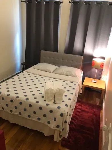 109S2.2 | The Strathmore 2 | 3BR 2B w/AC | Room #2 - image 10 of 23