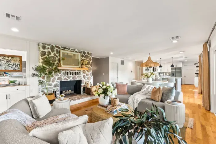 Light, bright, and cozy.  This space is the perfect blend.