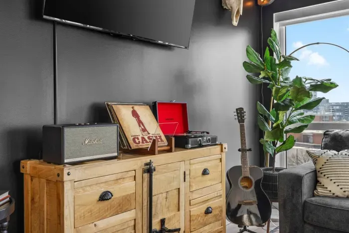 There's nothing better than music on vinyl.  Just sayin'.  Get ready for a night on the town listening to some classic country music from Johnny!