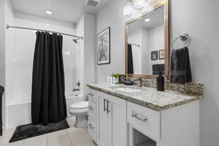 Bathroom to the Johnny bedroom.  Also accessible from the living room.