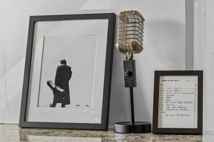 Our rental is full of CASH memorabilia -- check out his infamous to do list.