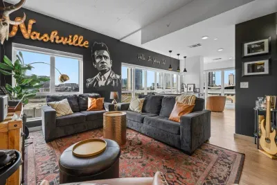 Welcome to CASH’S Corner – your Nashville getaway inspired by the legend himself, Johnny Cash. Settle in, get cozy, and enjoy a stay in Music City that hits all the right notes.