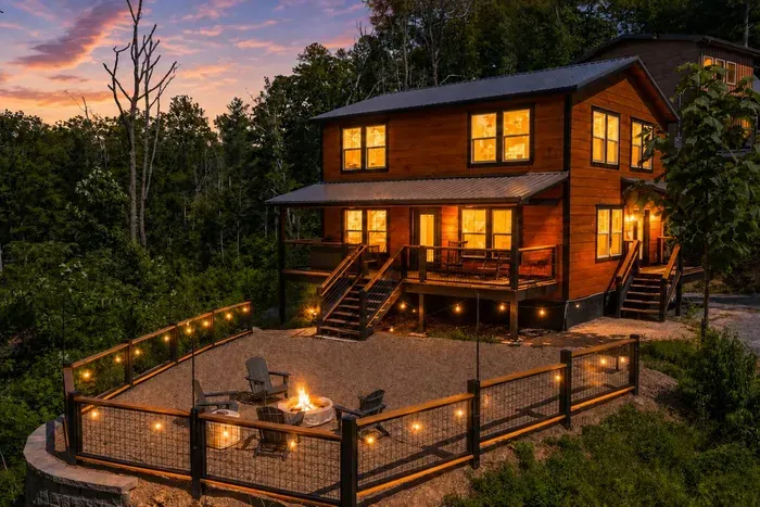 Sunset views meet fireside relaxation. Gather around the fire pit, unwind beneath the evening sky, and enjoy the peaceful surroundings of this modern mountain retreat.  Welcome to Stone & Sky.