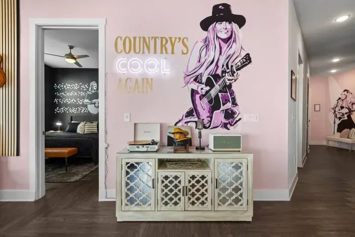 Nothing like listening to good country music on vinyl.  Enjoy your favorite country artists on the Crosley record player and Marshall Bluetooth speaker!