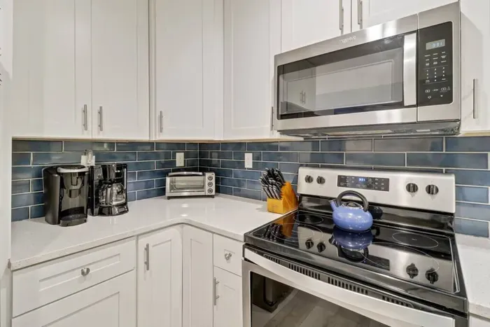 Both Traditional Drip and Keurig with Complimentary coffees