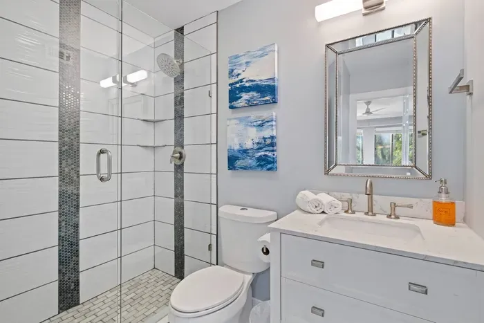 Bathroom inside the main bedroom
