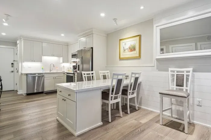 Dining set perfect for small family