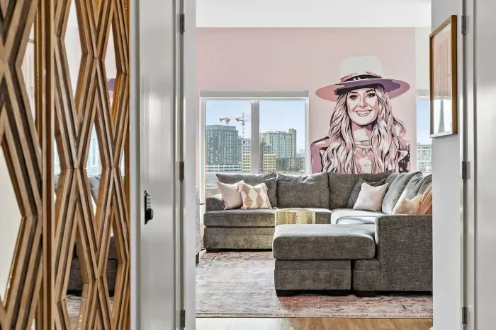 First impression. Welcome to Hold My HALO :: Lainey's Penthouse.