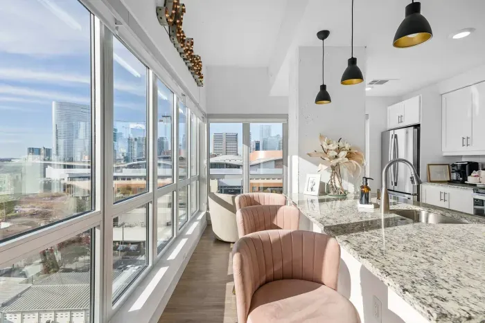 These city views are IT and we are here for it!