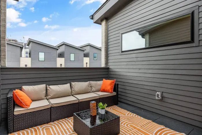 This is your private rooftop perch above Knoxville -- think sunrise coffee.  Sunset cocktails. It's the perfect place to relax or get ready for GAME DAY ENERGY just across the river.