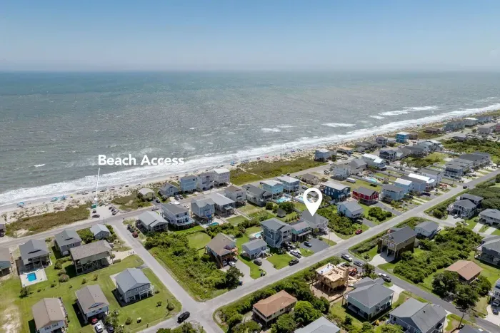 Less than a 5 minute walk to the nearest beach access!