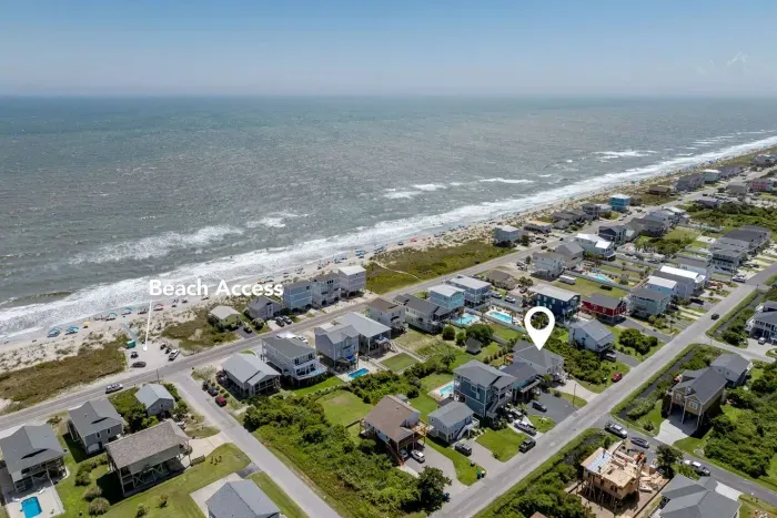 Less than a 5 minute walk to the nearest beach access!