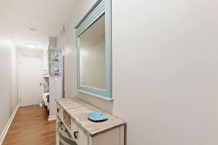 Hallway of mini bedroom