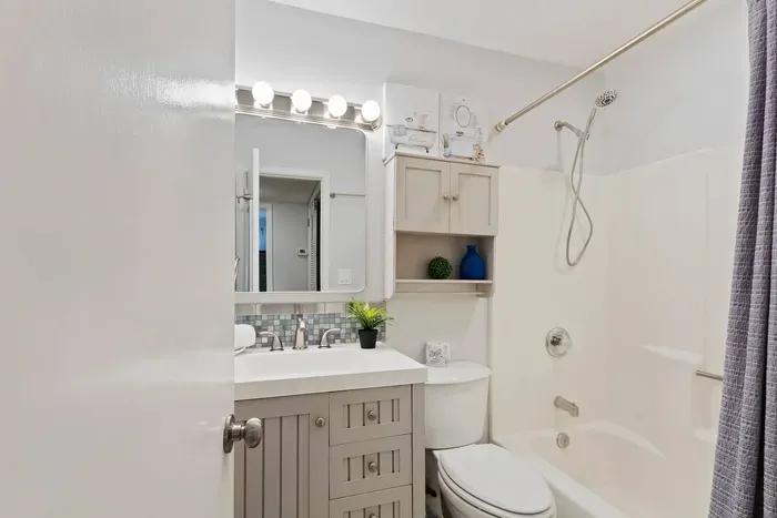 Get a refreshing shower bath on this bathroom