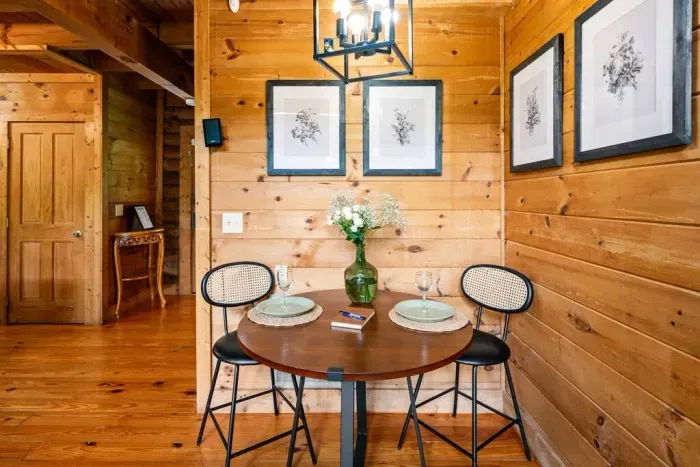 Enjoy your romantic dinner for two while you bask in the peace and quiet of the mountains 