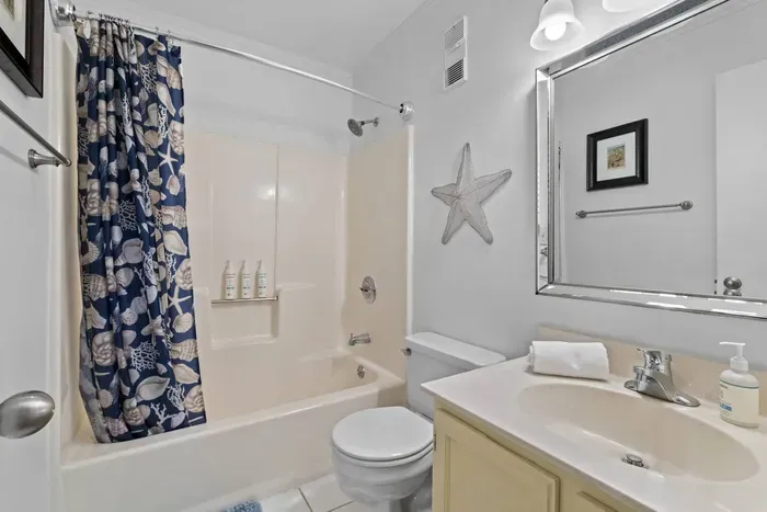 Bathroom connected to the second bedroom