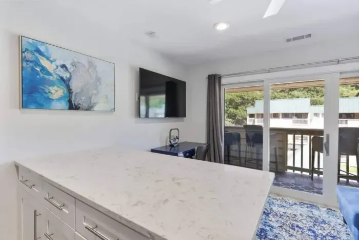 A natural light comes from balcony