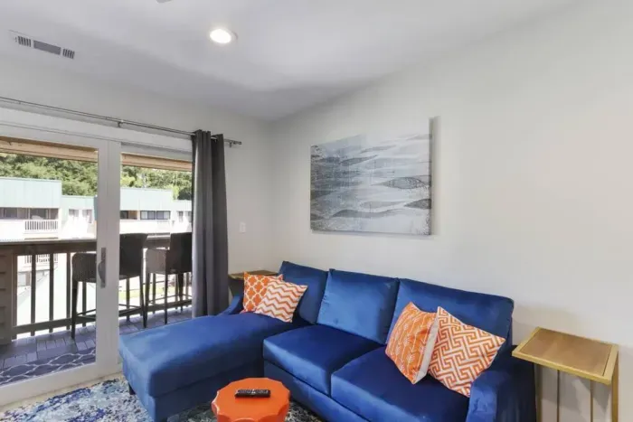 Living area with good set of sofas and throwpillows.