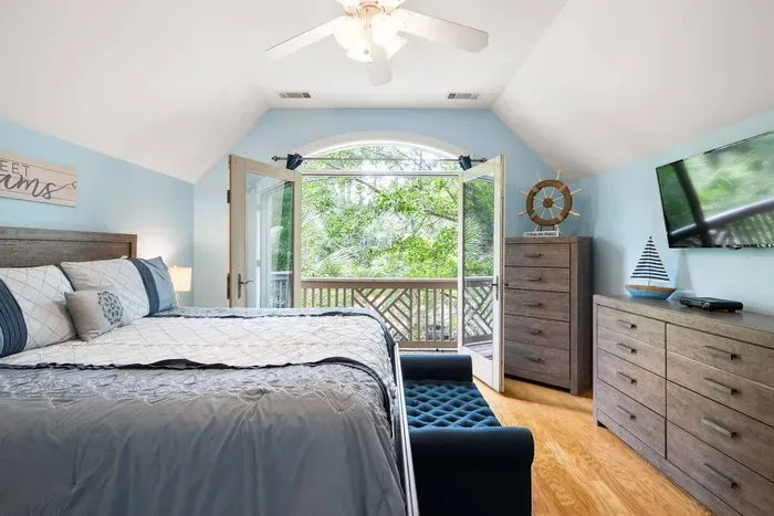 French doors from the upstairs king open onto a private balcony over the treetops.