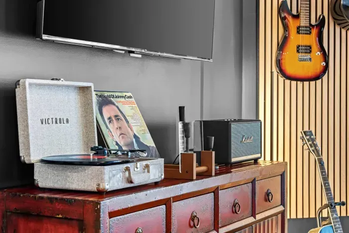 There's nothing better than music on vinyl.  Just sayin'.  Get ready for a night on the town listening to some classic country music from Johnny!