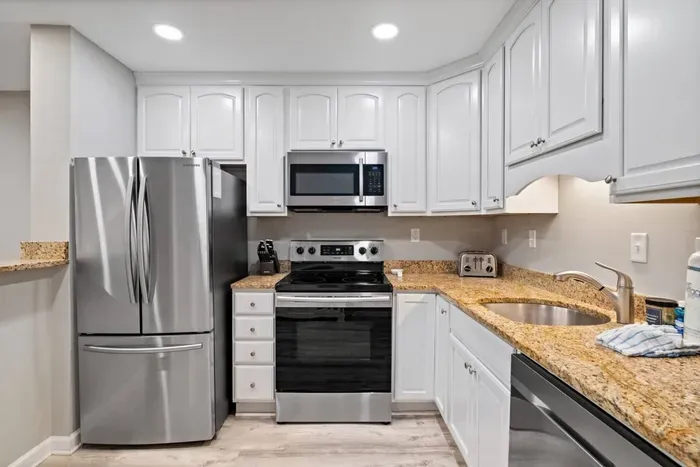 Spacious kitchen perfect for your cooking.