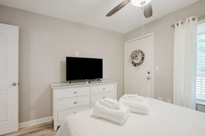 Plenty of room to unpack and it's own TV for streaming. Easy for a couple sharing the villa with friends.