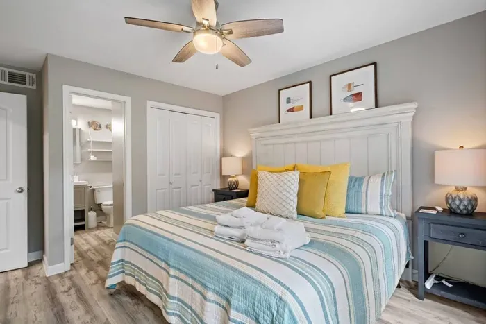 Perfect combination of sheets and pillows.