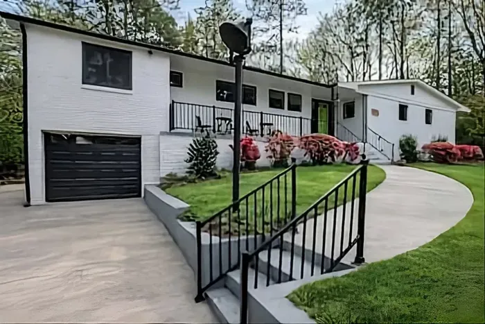 Peaceful setting near Southern Pines shopping and dining.