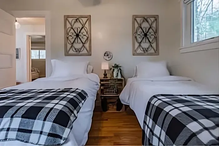 Flexible sleeping arrangements for larger groups