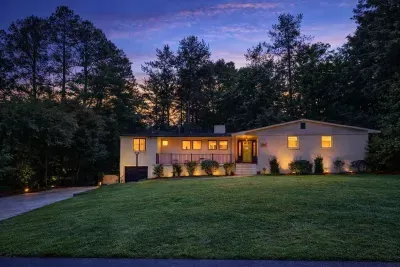 Close to top Southern Pines & Pinehurst golf courses.