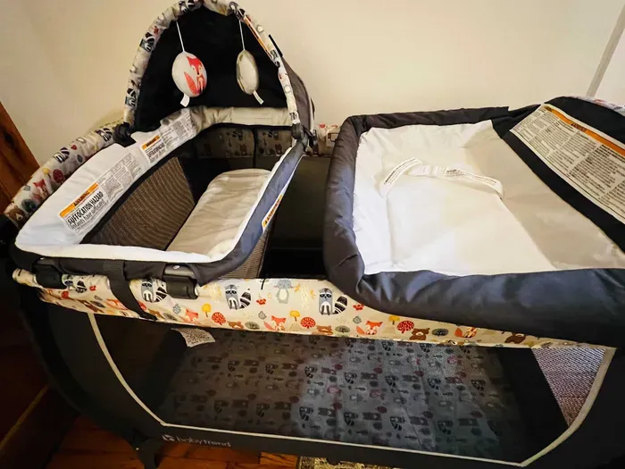 Pack and play, close up