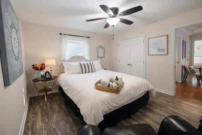 Queen bedroom has 4 pillows. Room has a 32in tv w Roku, night stand, dresser, chair, suitcase stand and walk in closet. 

It is located to left of bathroom.