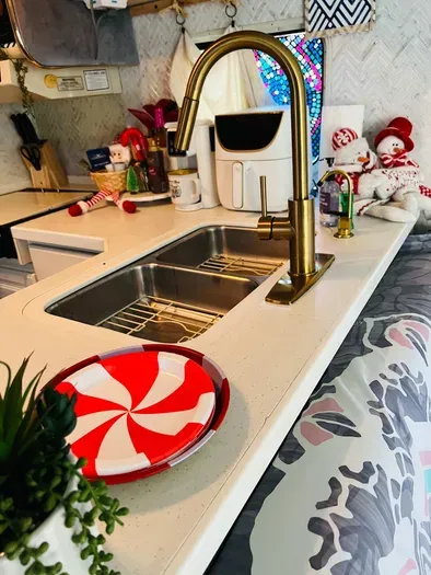 Welcome to your warm and welcoming kitchen — ideal for quiet mornings or cooking together after a day out. The air fryer and K-Cup coffee maker are brand-new, and the dishes were recently refreshed (December2025). You’ll find all the basics you need.