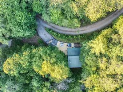 Surrounded by the trees you feel so secluded and it gives immediate relaxing vibes.