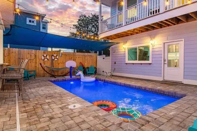 Evenings by the pool are a favorite here. Soft lighting, warm air, and the calm glow of the water create the perfect way to end a full day.
