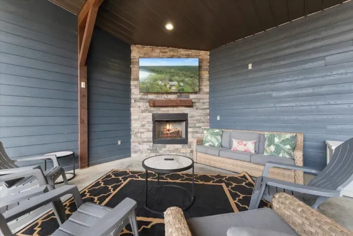 Indoor Lounge with Fireplace and Wall-Mounted TV, Comfortable Seating for the Whole Group