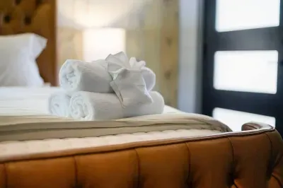 Fresh towels neatly arranged for guest comfort in the bedroom