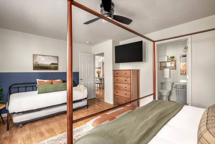 The master bedroom offers plenty of space for everyone, featuring a comfortable king bed and a convenient daybed with trundle—great for kids or additional guests.