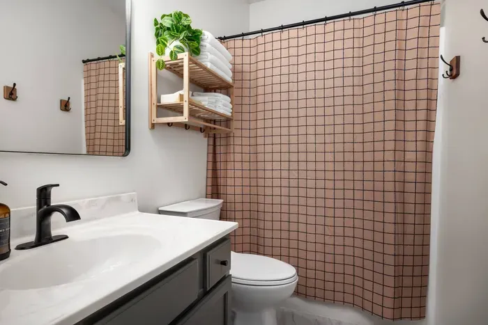 This bathroom, shared by the Fisherman and Mallard bedrooms, features a full shower-over-tub combo and a removable shower head.