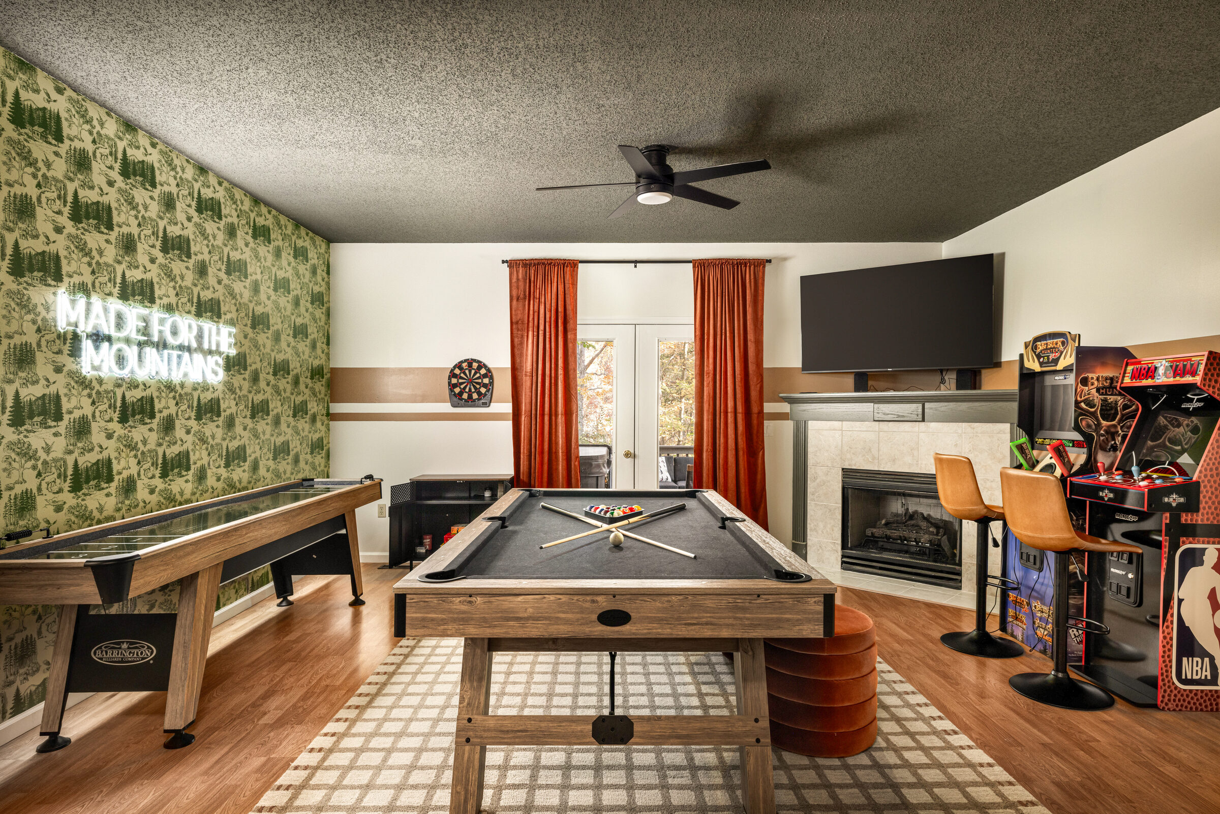 GameRoom_PoolTableArcade
