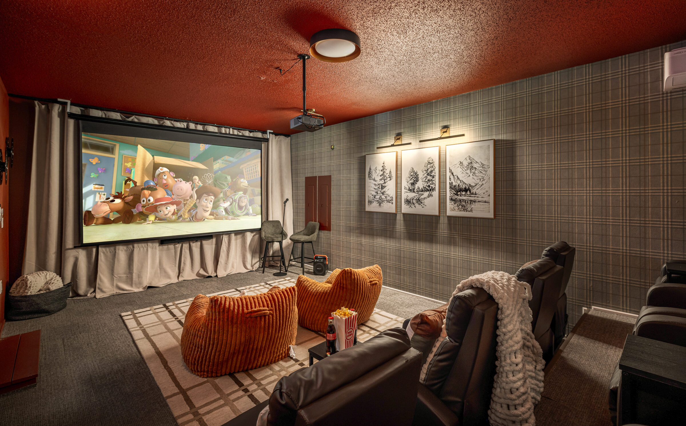MovieRoom_ProjectorScreen